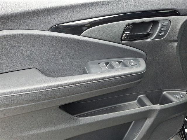 Photo of 2023 Crystal Black Pearl Honda Passport