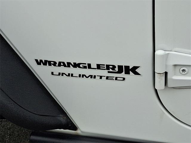 Photo of 2018 Bright White Clearcoat Jeep Wrangler JK Unlimited