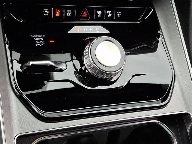 Photo of 2025 Diamond Black Crystal Pearlcoat Jeep Wagoneer