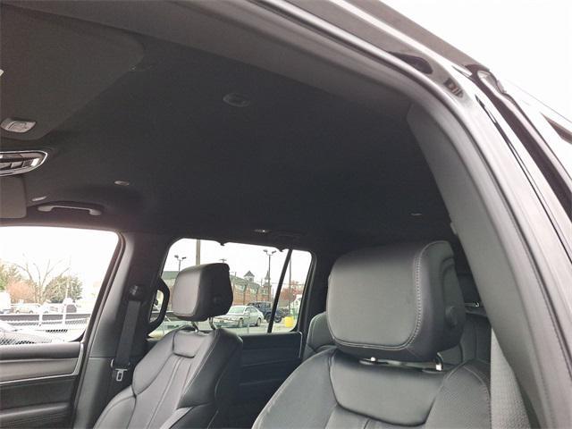 Photo of 2025 Diamond Black Crystal Pearlcoat Jeep Wagoneer