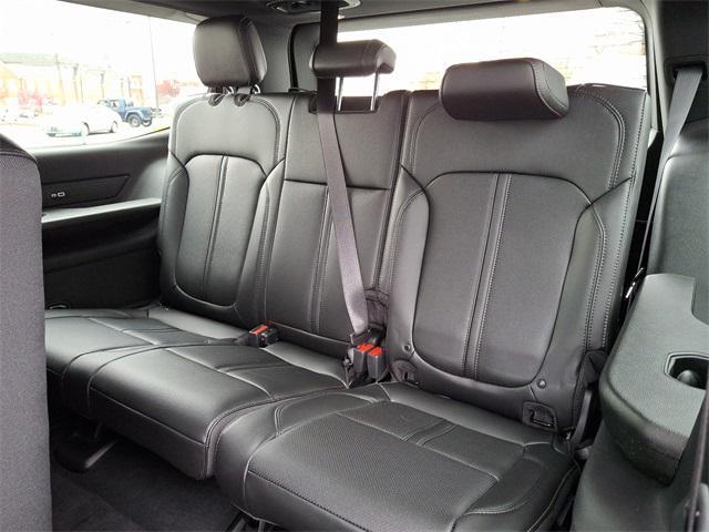 Photo of 2025 Diamond Black Crystal Pearlcoat Jeep Wagoneer