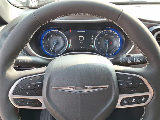 Photo of 2025 Ceramic Gray Clearcoat Chrysler Pacifica