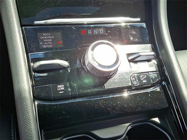 Photo of 2025 Diamond Black Crystal Pearlcoat Jeep Grand Cherokee L