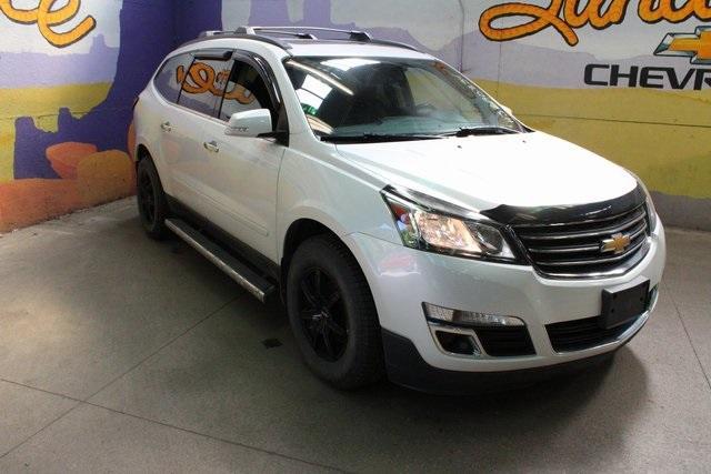 Photo of 2017 Iridescent Pearl Tricoat Chevrolet Traverse