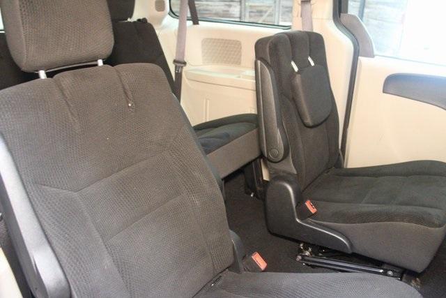 Photo of 2019 Brilliant Black Crystal Pearlcoat Dodge Grand Caravan