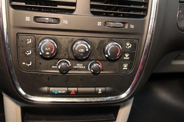 Photo of 2019 Brilliant Black Crystal Pearlcoat Dodge Grand Caravan