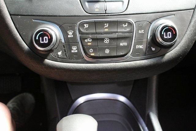 Photo of 2022 Summit White Chevrolet Malibu