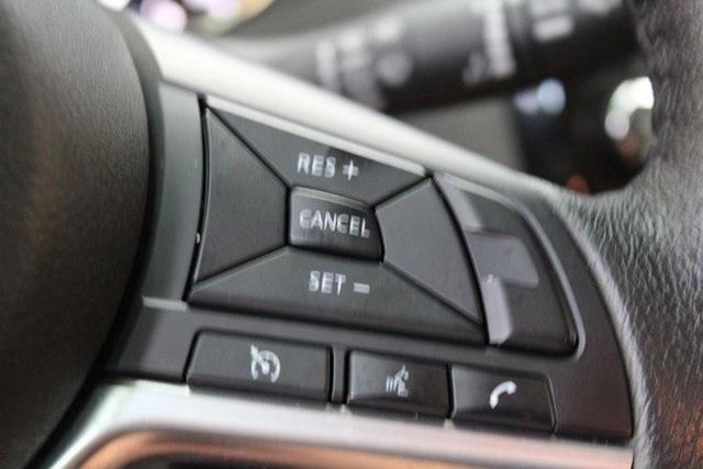 Photo of 2020 Pearl White Tri-Coat Nissan Rogue