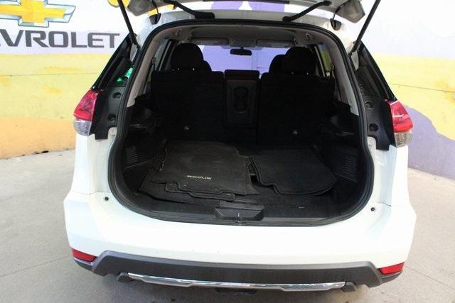 Photo of 2020 Pearl White Tri-Coat Nissan Rogue