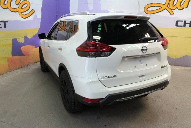Photo of 2020 Pearl White Tri-Coat Nissan Rogue