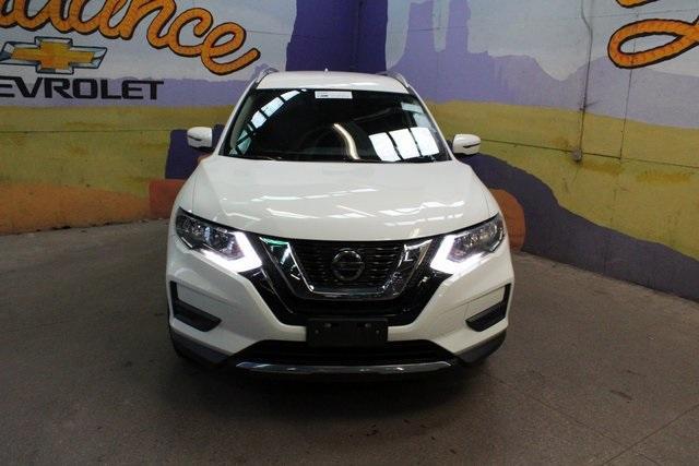 Photo of 2020 Pearl White Tri-Coat Nissan Rogue