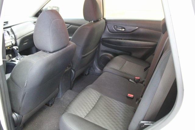 Photo of 2020 Pearl White Tri-Coat Nissan Rogue