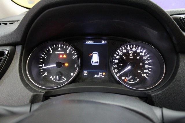 Photo of 2020 Pearl White Tri-Coat Nissan Rogue