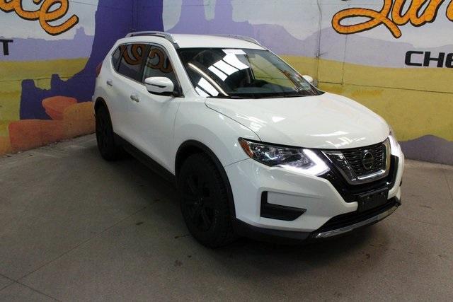 Photo of 2020 Pearl White Tri-Coat Nissan Rogue
