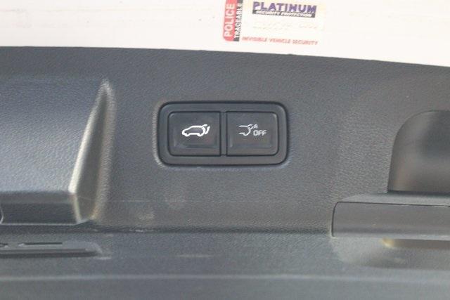 Photo of 2023 Glacial White Pearl Kia Telluride