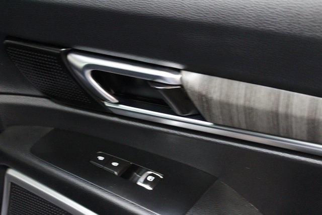 Photo of 2023 Glacial White Pearl Kia Telluride