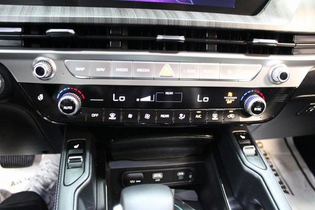 Photo of 2023 Glacial White Pearl Kia Telluride