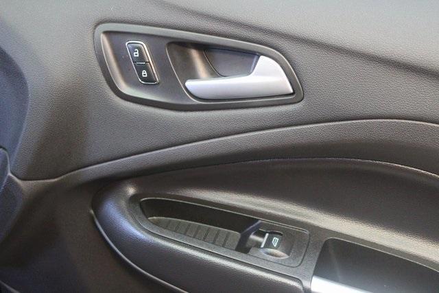 Photo of 2016 Kona Blue Ford C-Max Hybrid