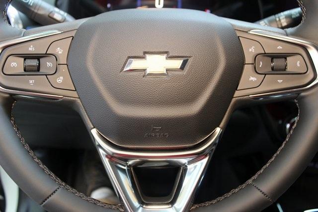 Photo of 2025 Summit White Chevrolet Trax