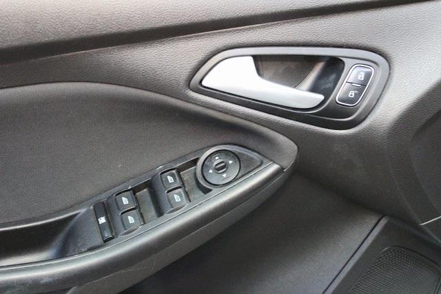 Photo of 2018 Oxford White Ford Focus