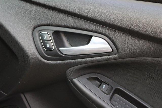 Photo of 2018 Oxford White Ford Focus
