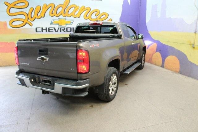 Photo of 2016 Brownstone Metallic Chevrolet Colorado