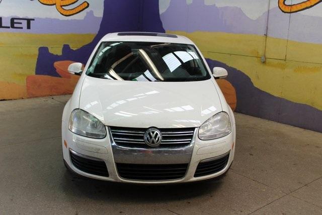 Photo of 2009 White Volkswagen Jetta