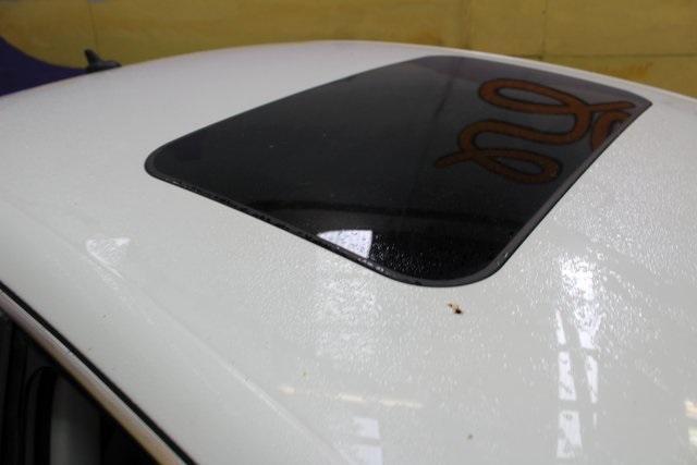 Photo of 2009 White Volkswagen Jetta