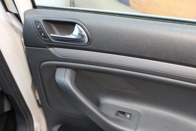 Photo of 2009 White Volkswagen Jetta