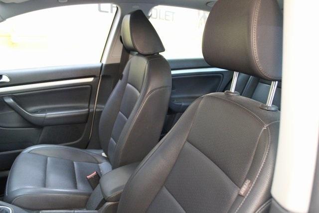 Photo of 2009 White Volkswagen Jetta