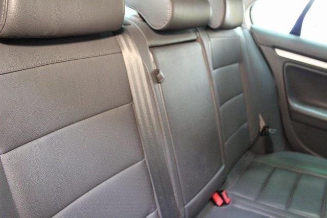 Photo of 2009 White Volkswagen Jetta
