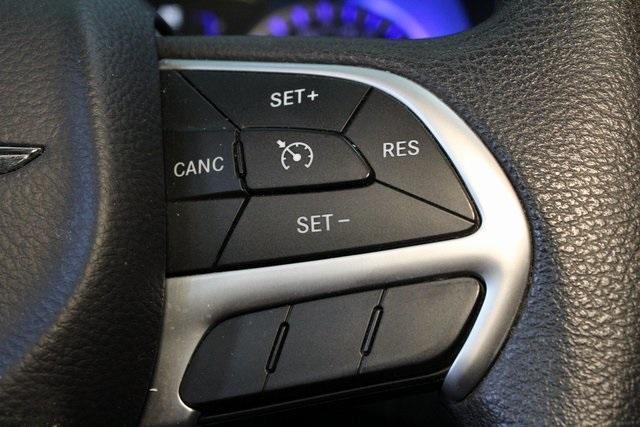 Photo of 2015 Granite Crystal Clearcoat Metallic Chrysler 200