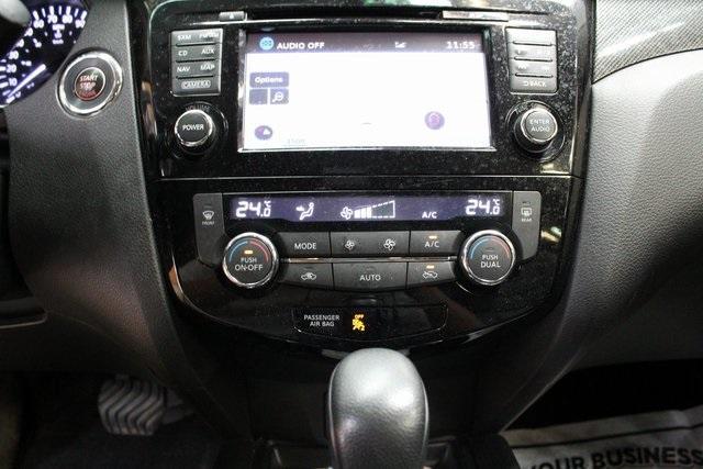 Photo of 2016 Arctic Blue Metallic Nissan Rogue