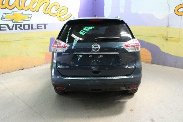 Photo of 2016 Arctic Blue Metallic Nissan Rogue