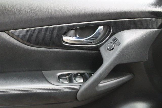 Photo of 2016 Arctic Blue Metallic Nissan Rogue