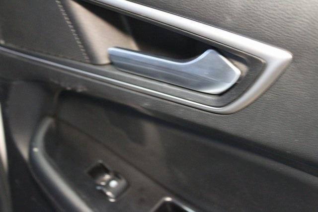 Photo of 2016 White Platinum Tri-Coat Metallic Ford Edge