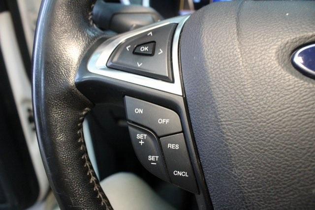 Photo of 2016 White Platinum Tri-Coat Metallic Ford Edge