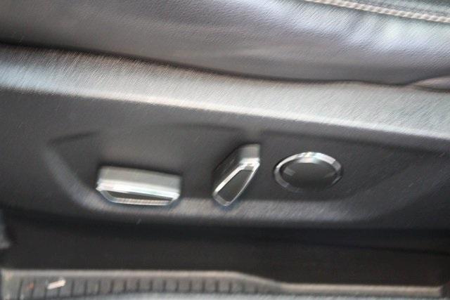 Photo of 2016 White Platinum Tri-Coat Metallic Ford Edge