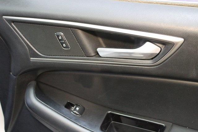 Photo of 2016 White Platinum Tri-Coat Metallic Ford Edge