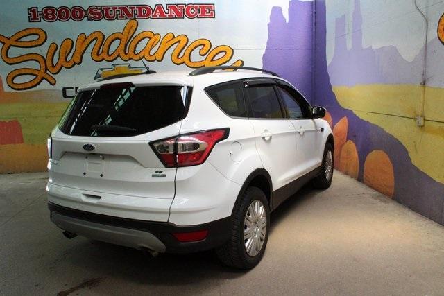 Photo of 2017 Oxford White Ford Escape