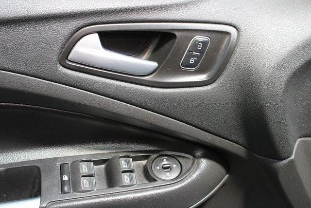 Photo of 2017 Oxford White Ford Escape