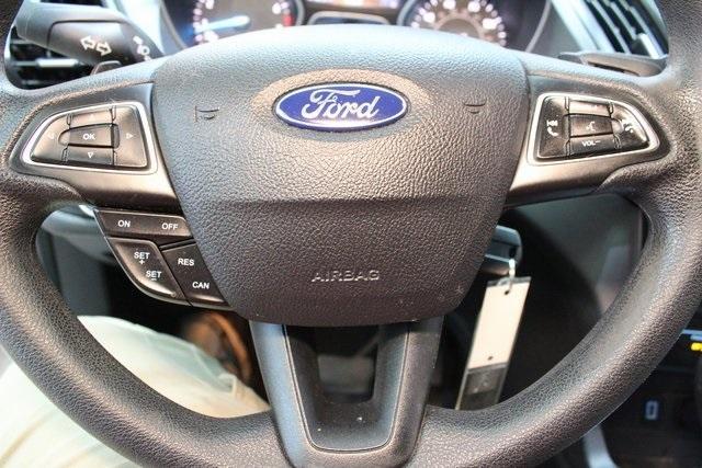Photo of 2017 Oxford White Ford Escape
