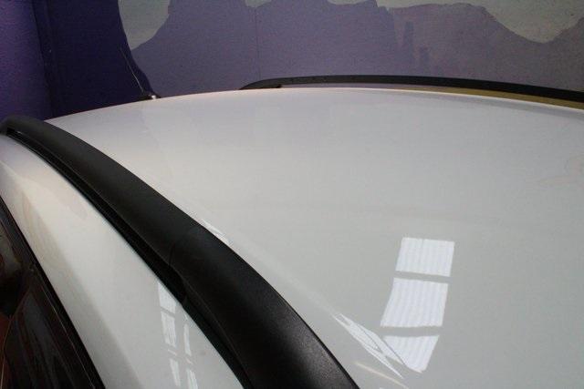 Photo of 2017 Oxford White Ford Escape