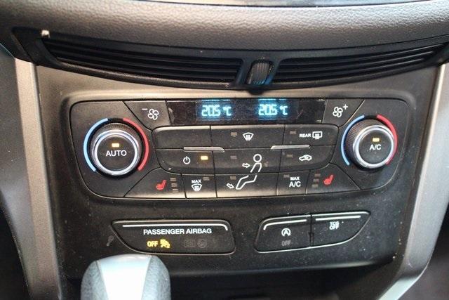 Photo of 2017 Oxford White Ford Escape