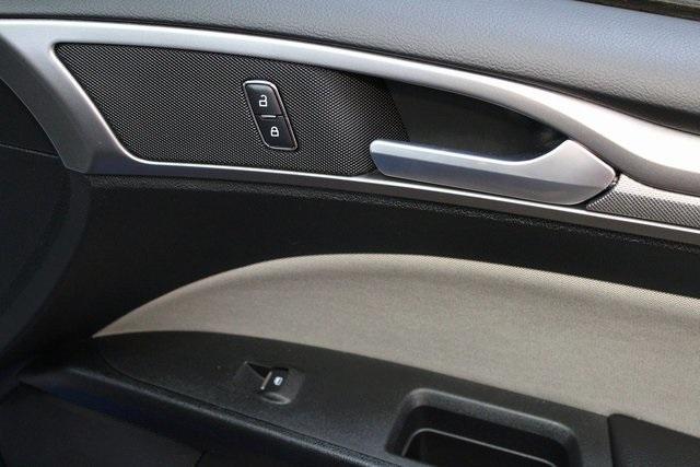 Photo of 2018 Lightning Blue Ford Fusion Hybrid