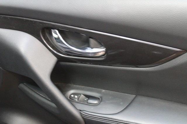 Photo of 2020 Magnetic Black Pearl Nissan Rogue