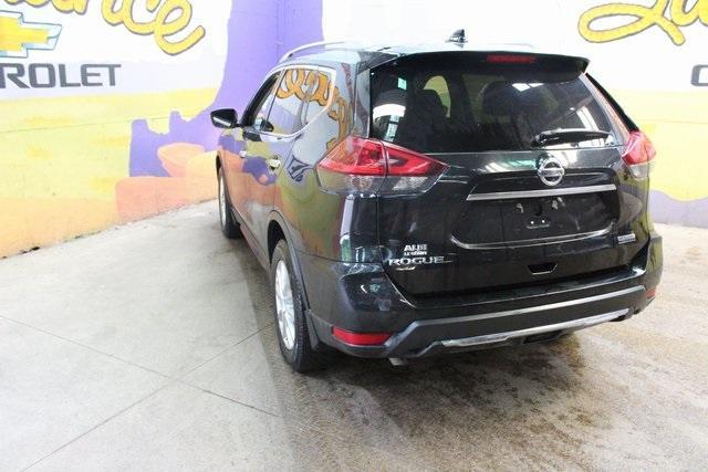 Photo of 2020 Magnetic Black Pearl Nissan Rogue