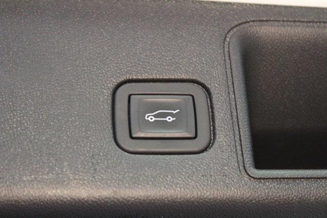 Photo of 2023 Summit White GMC Terrain