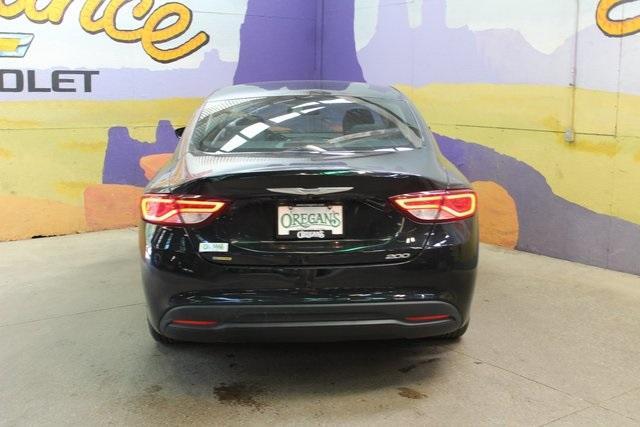 Photo of 2016 Gloss Black Chrysler 200