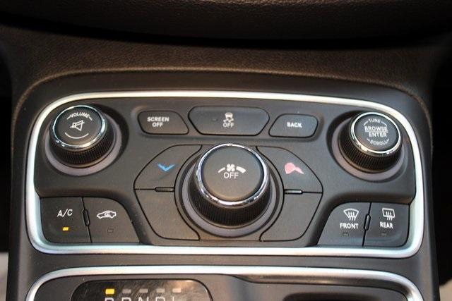 Photo of 2016 Gloss Black Chrysler 200